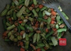 香菇豆角肉丁塌锅的做法图解6