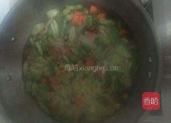 香菇豆角肉丁塌锅的做法图解7