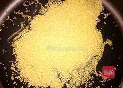 盐蛋小米羹的做法图解1