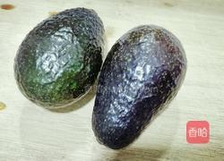 牛油果奶昔的做法图解1