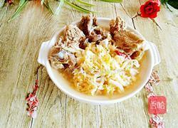 清炖脊骨酸菜的做法图解1