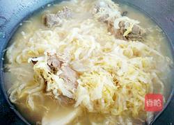 清炖脊骨酸菜的做法图解10