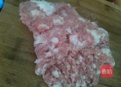 猪肉虾锅贴的做法图解1