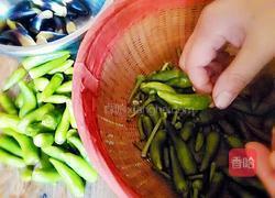 油焖牛肉小辣椒的做法图解1