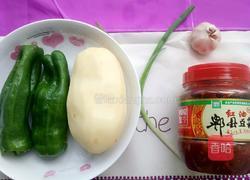 青椒炒土豆的做法图解1