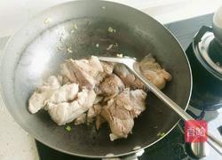 大骨头炖南瓜土豆的做法图解3