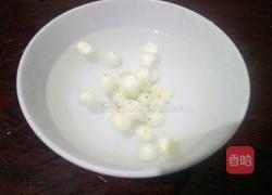 红枣冰糖银耳莲子羹的做法图解2