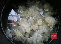 红枣冰糖银耳莲子羹的做法图解5