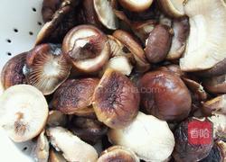 香菇猪肉酸汤水饺(无辣)的做法图解2