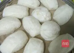 Illustration of how to make milk-flavored flower rolls 9