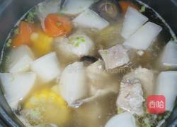萝卜玉米香菇排骨汤的做法图解6