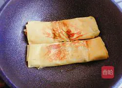 Illustration of how to make leek and egg pancake boxes 8
