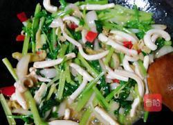 香芹炒鱿鱼的做法图解6