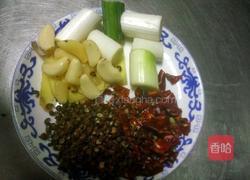 香辣鱿鱼虾的做法图解2