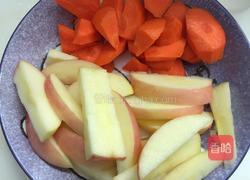 胡萝卜苹果汁的做法图解2