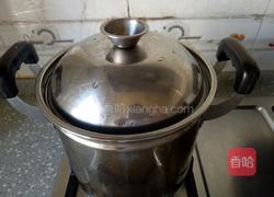 雪梨雪耳海底椰煲瘦肉的做法图解4