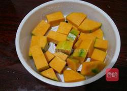 南瓜黑米卷的做法图解1