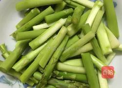 芦笋烩虾仁的做法图解2