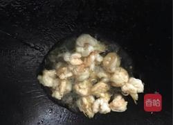 芦笋烩虾仁的做法图解3
