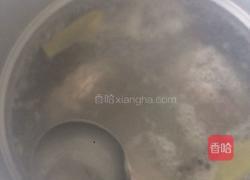 玉米萝卜棒骨汤的做法图解4