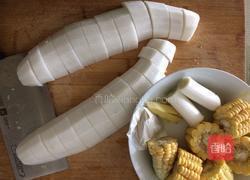 玉米萝卜棒骨汤的做法图解2