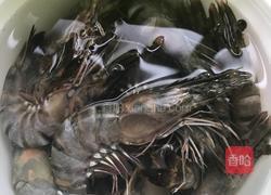 油爆虾的做法图解1
