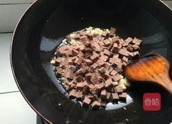 卤牛肉炒黄瓜胡萝卜的做法图解5