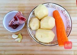 胡萝卜土豆丝的做法图解1