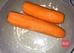 胡萝卜小米粥的做法图解1