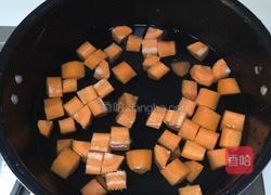 胡萝卜小米粥的做法图解4