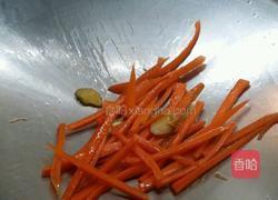 胡萝卜莴笋炒瘦肉的做法图解4