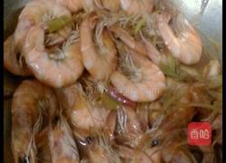 油爆大虾的做法图解2