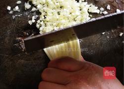 韭菜黄香菇猪肉饺子(附带详细包饺子步骤)的做法图解2
