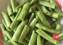 四季豆炒猪肉的做法图解1