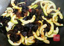 瓠瓜木耳炒肉片的做法图解10