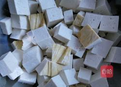 芹菜炒豆腐的做法图解1