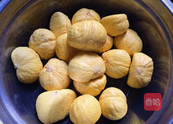 板栗焖猪脚的做法图解5