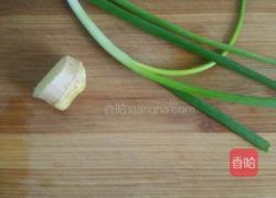 板栗鸡汤的做法图解2