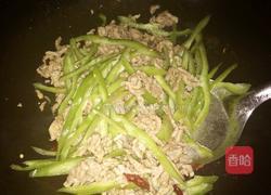 豆干青椒炒肉丝的做法图解4