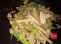 豆干青椒炒肉丝的做法图解5