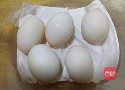 自制简单咸鸭蛋的做法图解1