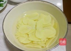 韭菜炒土豆片的做法图解1