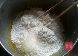 Illustration of how to make pumpkin hair cake 3