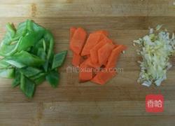 爆鱿鱼圈的做法图解1