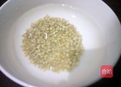绿豆麦仁小米红薯粥的做法图解2
