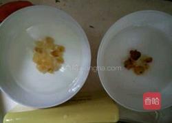 桃胶皂角小米羹的做法图解1