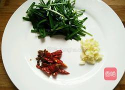 韭菜鸭血的做法图解3