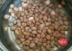 凉拌芹菜花生米的做法图解2