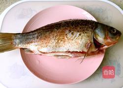 鲫鱼萝卜汤的做法图解1