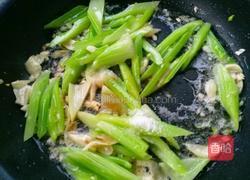 西芹百合炒腰果的做法图解13